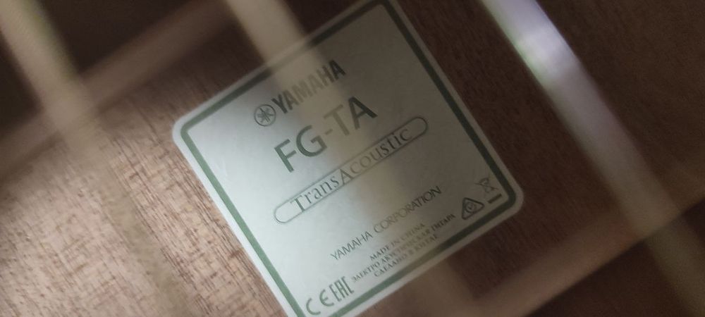Продаю гитару в отличном состоянии  YM FGTA