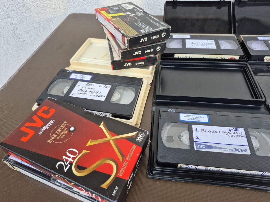 Vând 12 casete video VHS originale JVC, 90,180,240minute filme diferit