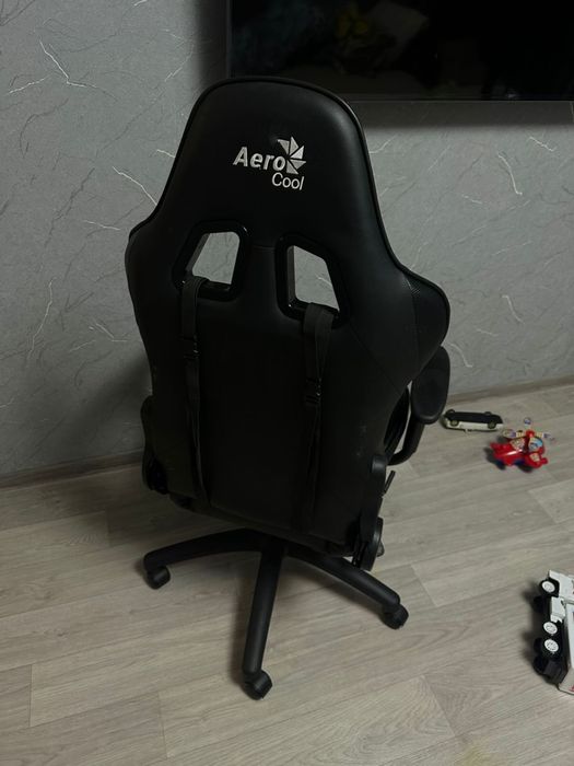 Продам игровой стул и стол