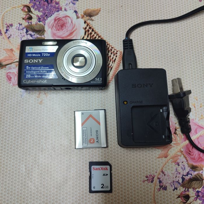 Продам фотоаппарат сони.