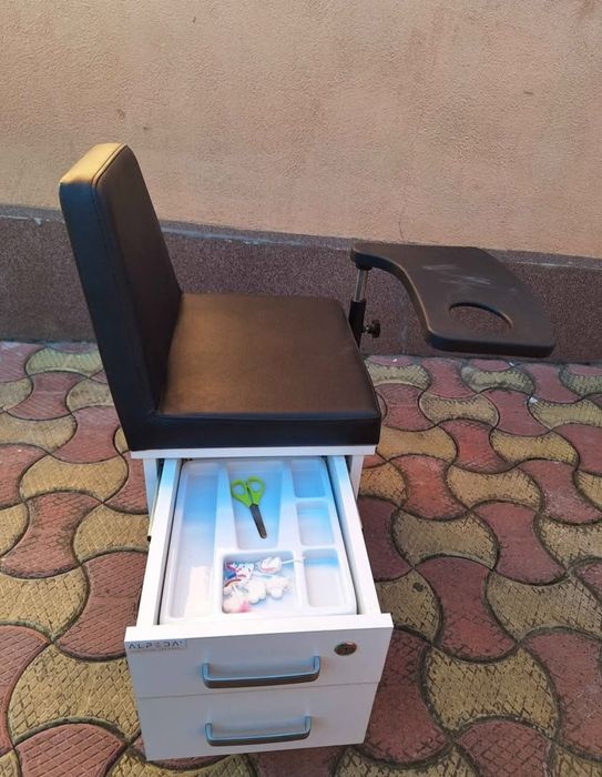 Scaun manichiură Ucenic Manichiură ALPEDA PRO NAIL SERVICE