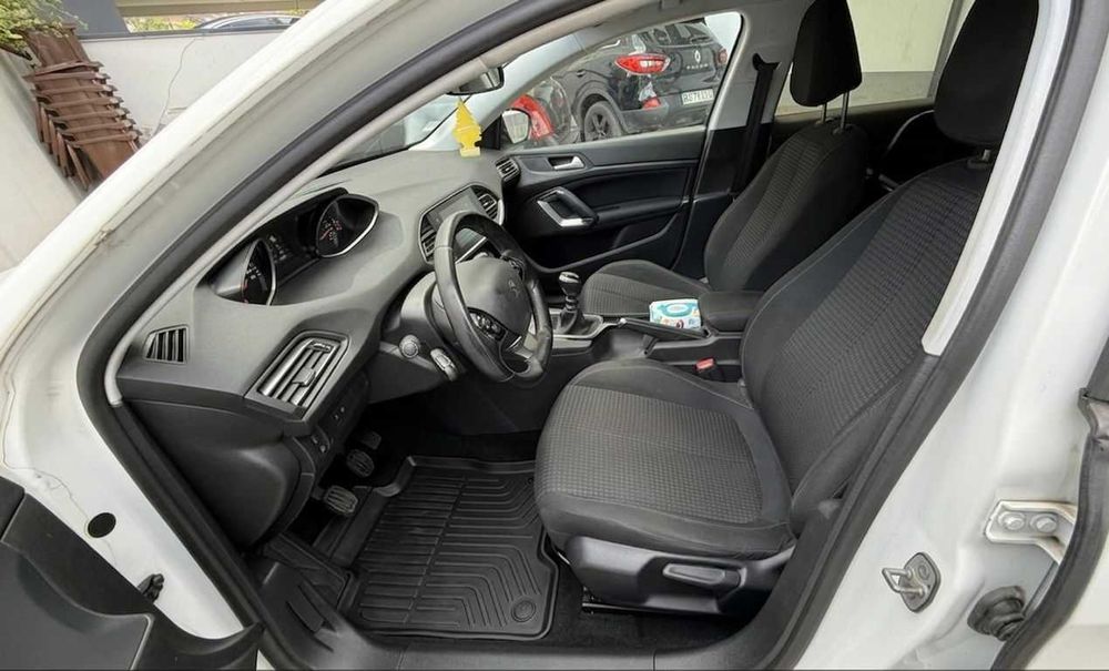 Se vinde Peugeot 308 SW, economic, fiabil și foarte practic, înregistrat ca autoutilitară (2 locuri) – ideal pentru firmă sau transport marfă.