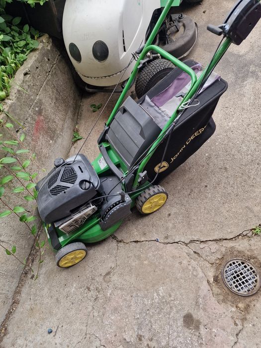 Masina de tuns iarba gazonul  Jhon Deere