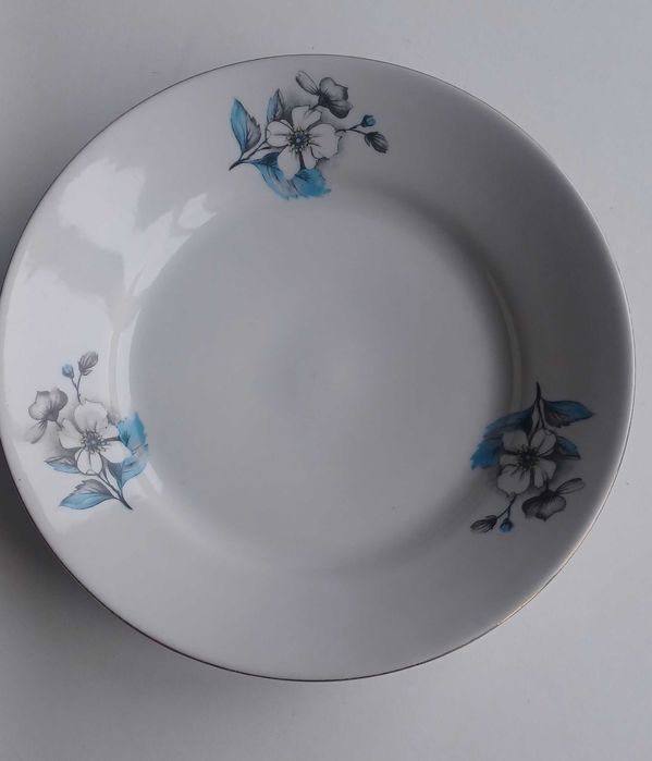 Порцеланови чинии