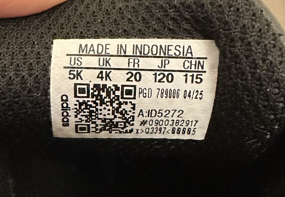 Кроссовки Adidas