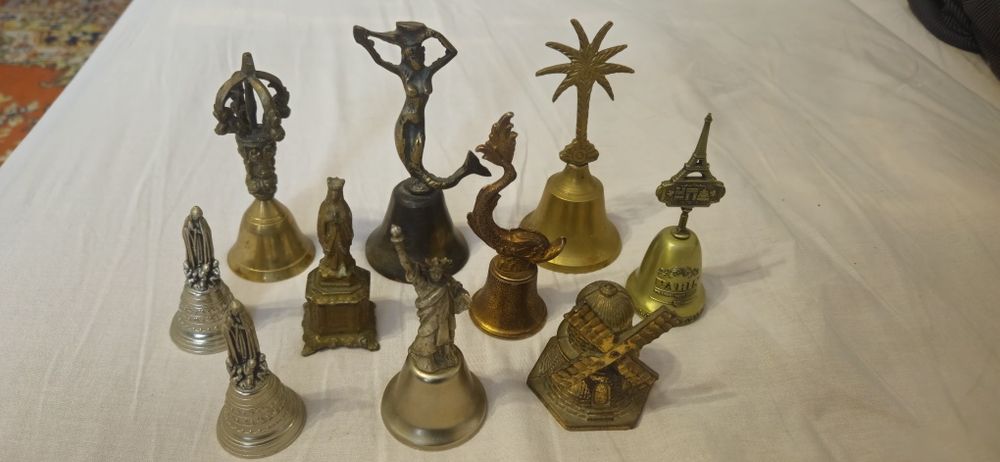 Vand colectie de clopotei englezesti+turistici din bronz,alama. 8 poze