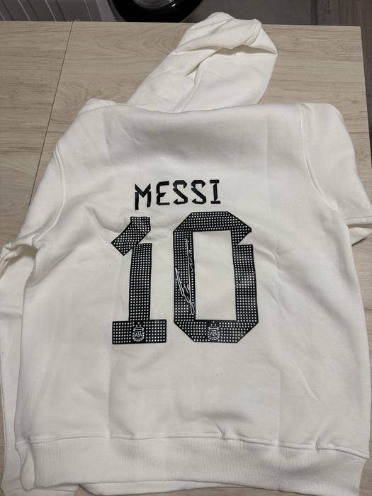 Спортни Екипи Адидас на Ливърпул и Лео Меси