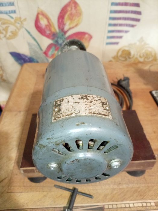 Стара часовникарска машинка.