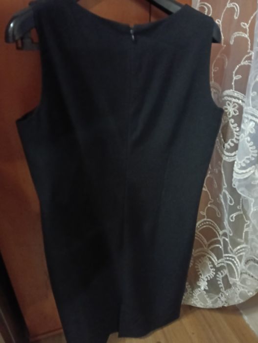 Rochii pe corp negru și bej