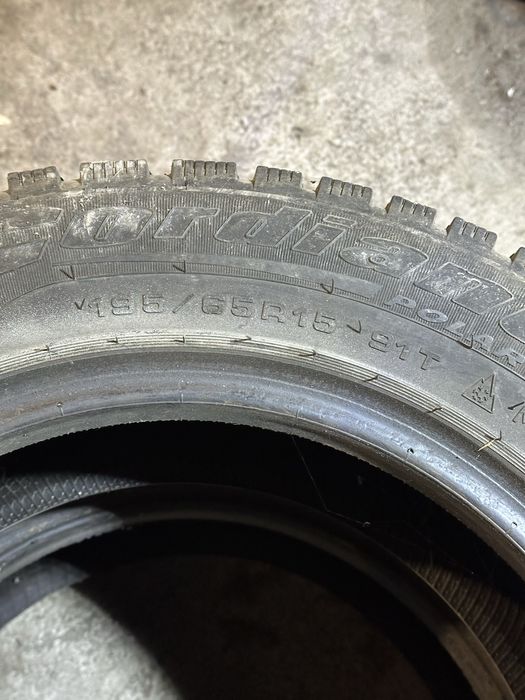 Зимные шины 2 шт