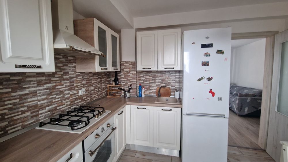 Închiriez apartament 3 camere – termen lung | Valea Lupului (lângă Res