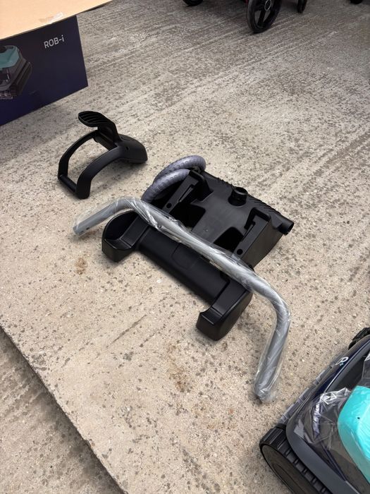 Robot piscina profesional Blueplus 4 200 lei