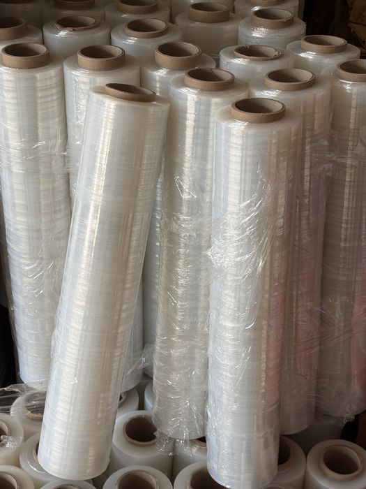 Folie stretch manuala, 2.3 kg net, 23 microni, 6 folii pe bax. Livrare gratuita in Bucuresti pentru 2 baxuri minim