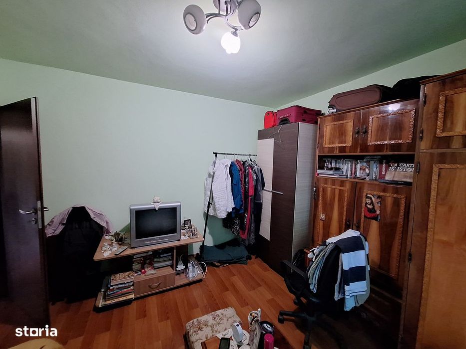 Oportunitate! Apartament 3 camere - decomandat - etaj 3 - Aradului