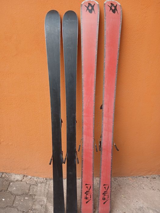 Schiuri , ski tura.