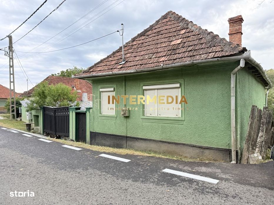 Casa Renovabila 3 camere Baie Bucatarie CRICAU 1375 mp Teren Toate Uti
