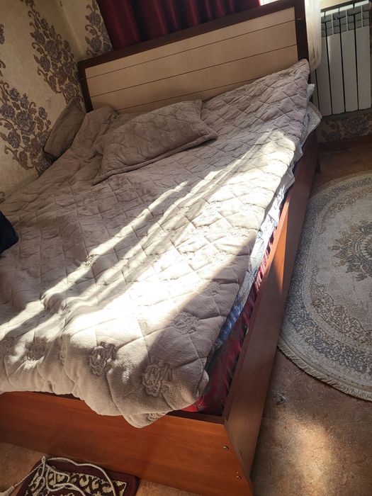 Продам спальный гарнитур