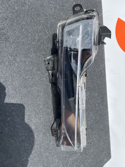 3 броя халоген Model 3