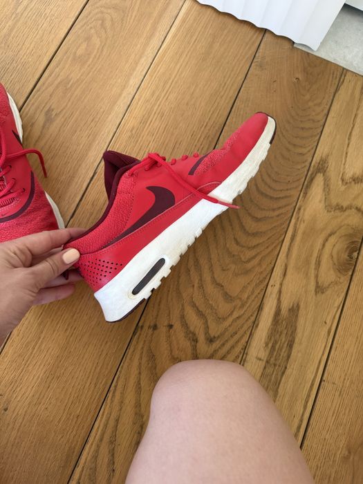 NIKE Маратонки - червени