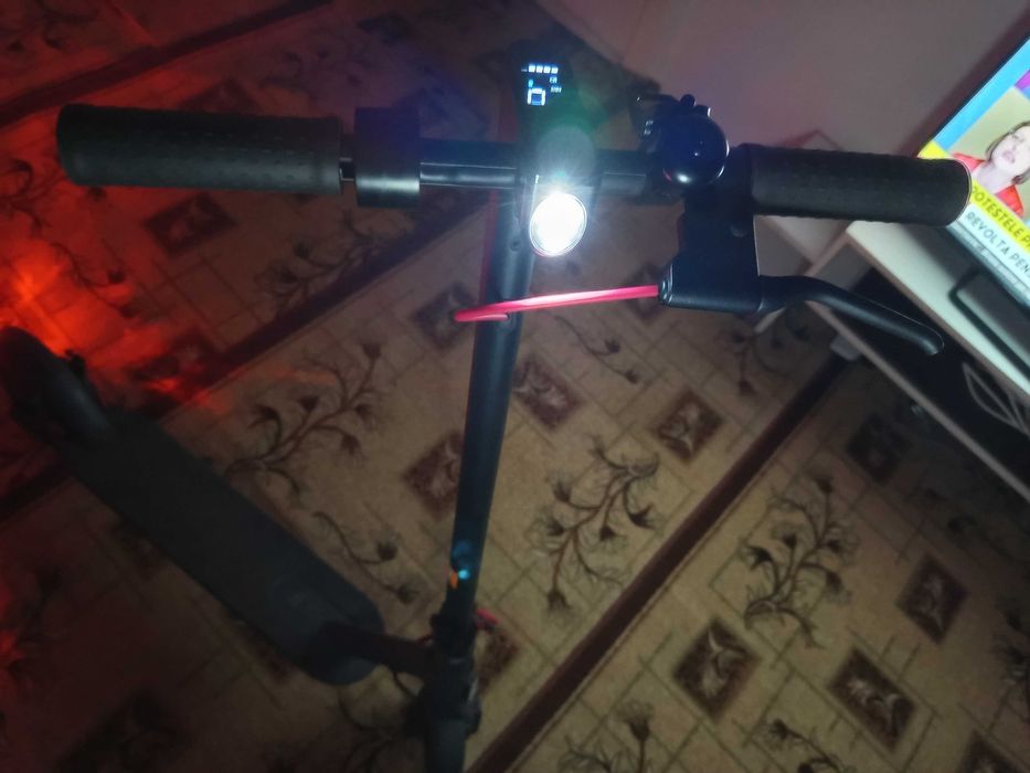 Vand trotineta electrica cu garantie Xiaomi Mi Electric Scooter Pro 2