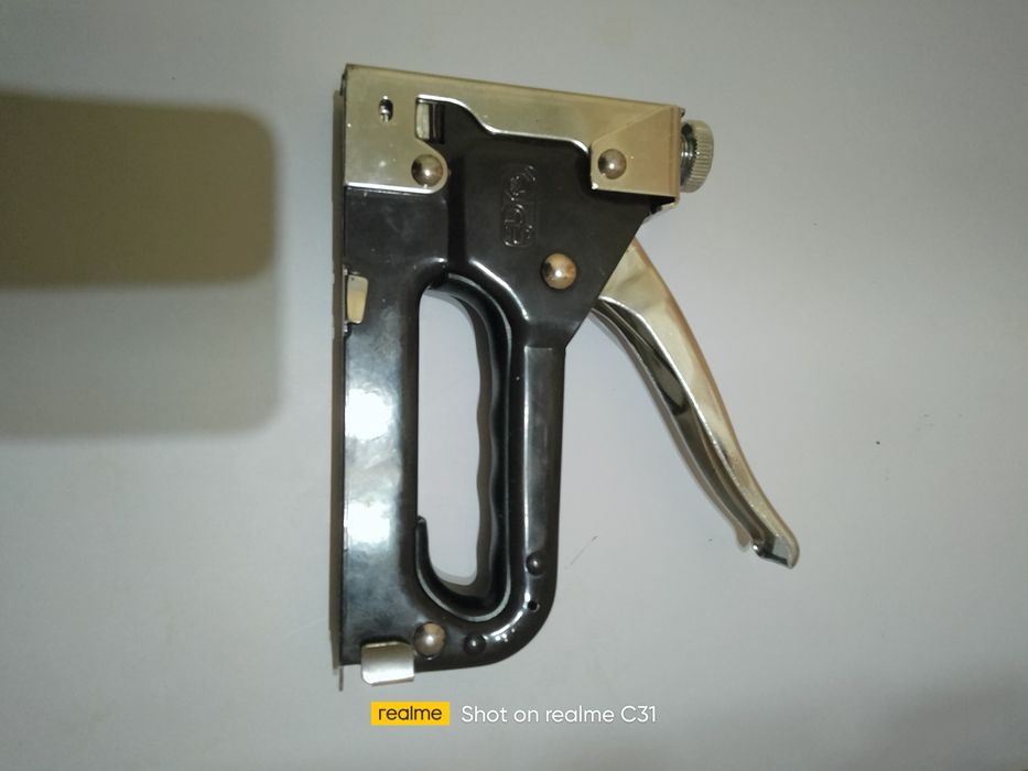 Продам ключ, молоток и степлер отличный