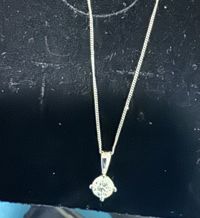 Vand lantisor din aur cu diamant