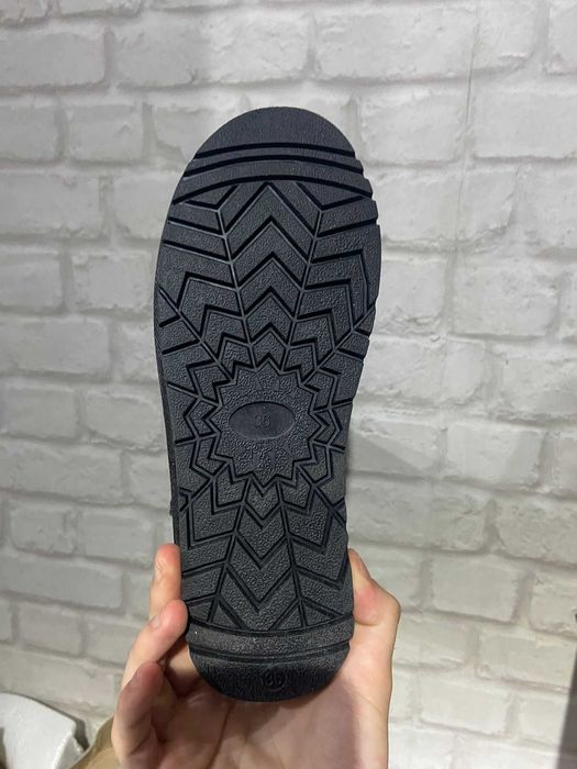 ghete ugg piele noi