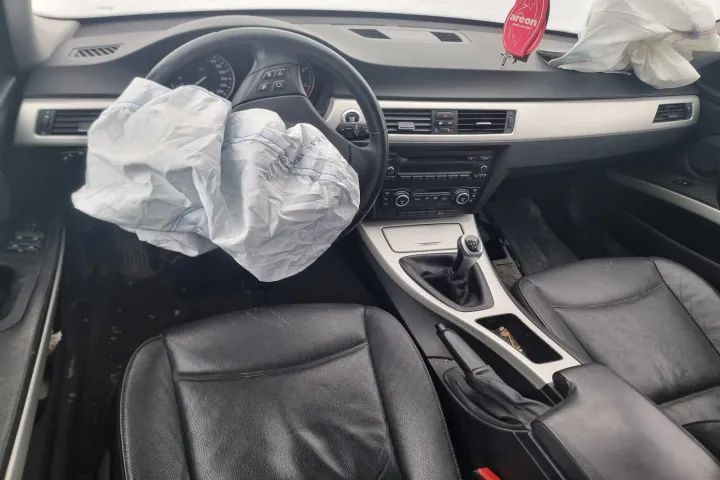 dezmembrez BMW seria 3 e90, motor 2.0 d 143cp cod motor N47D20A, cutie de viteze manuala 6+1 trepte