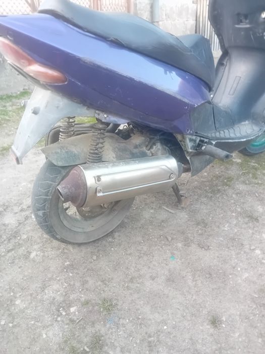 Vând aprilia leonard 150