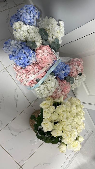 Цветы роза и гортензия