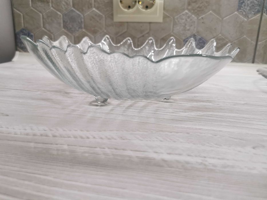 Стъклени купи и плата