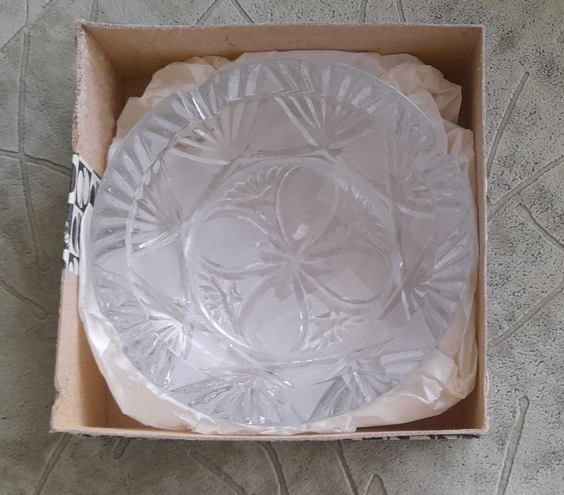 Два нови кристални пепелника в кутии