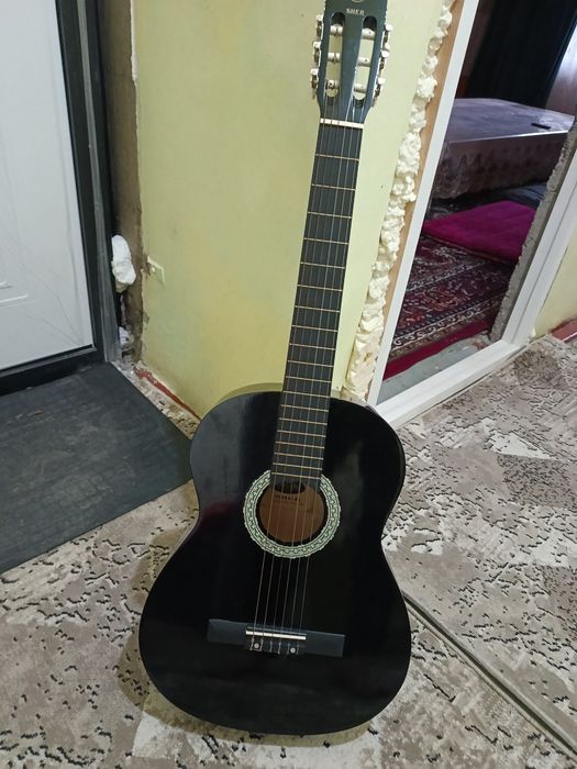 Srochni  Gitara sotiladi