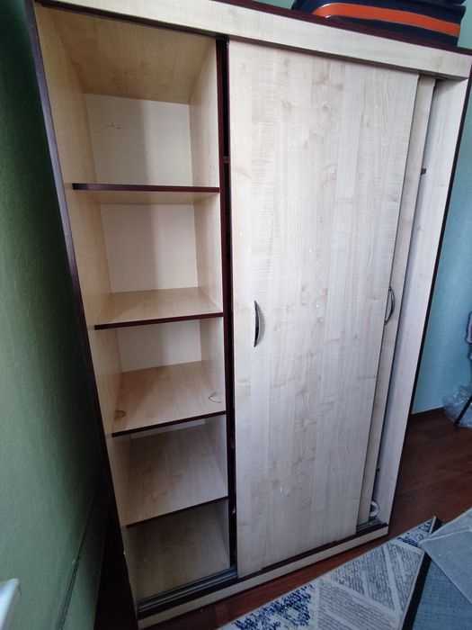 Продам Шкаф бежевый