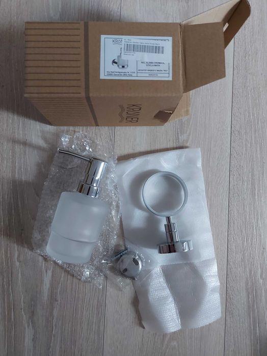 Pahar suspendat periute dinti , dozator sapun lichid baie lavoar