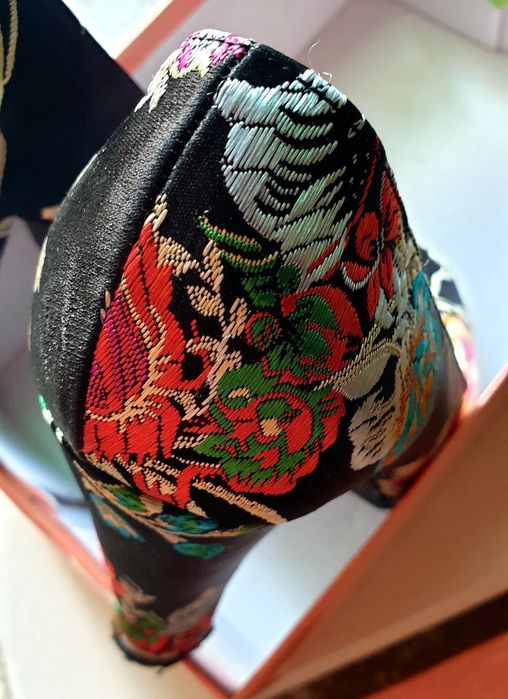 Pantofi toc broderie florala 37