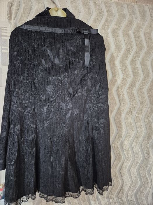 Дамски костюм размер 44 и елегантна рокля