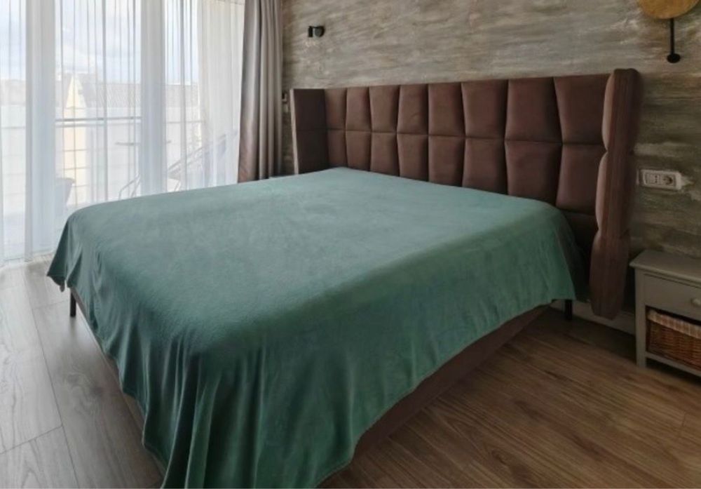 Vand cadru pat + somiera 160x200 ca nou!