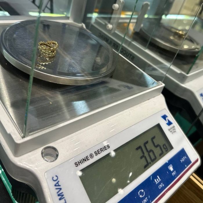 Продаются золотые серьги