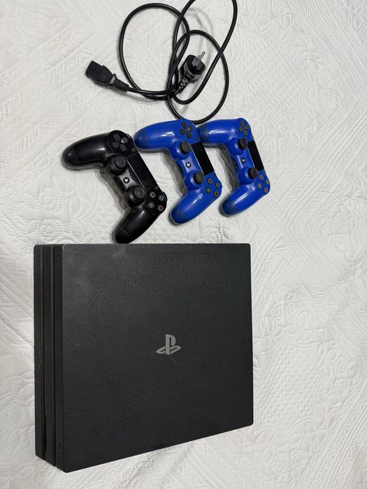 Sony PlayStation 4 (1TB)