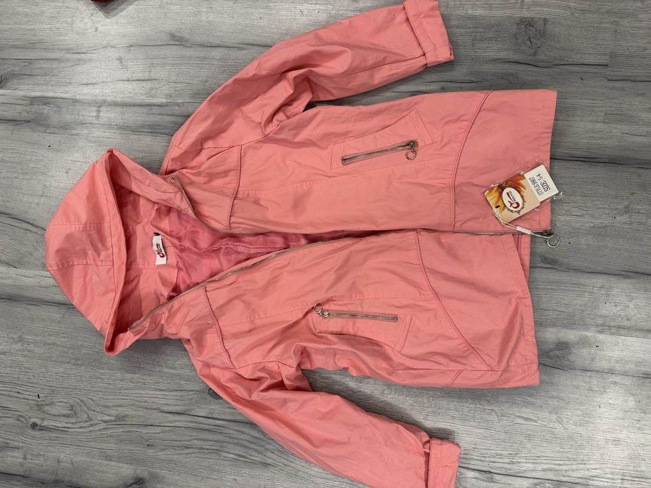 Продам ветровку срочно