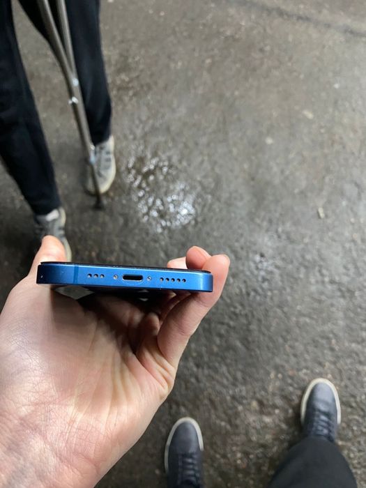 Продам айфон 13