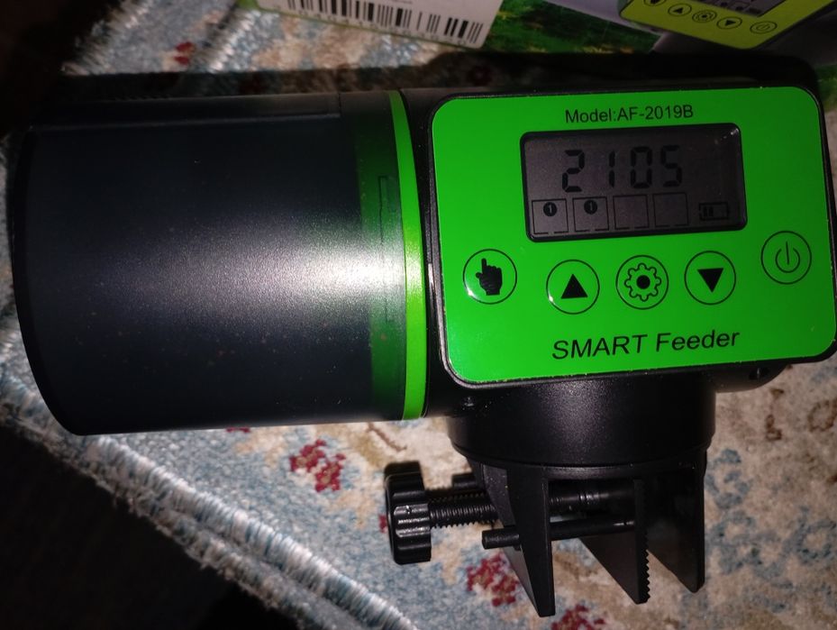 Продам авто кормушка для аквариума срочно