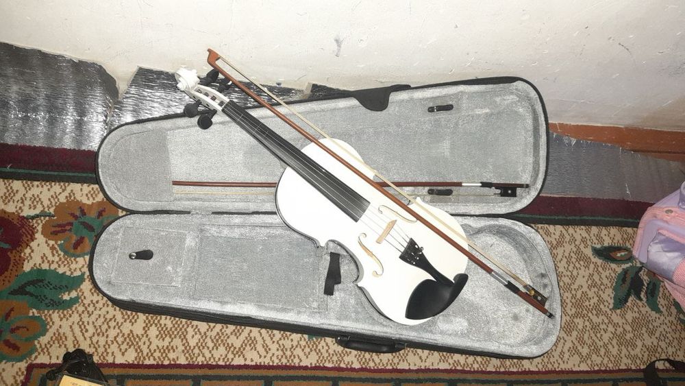 Скрипка белая размер 4/4