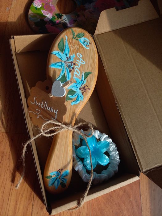 Ръчно рисувани четки за коса