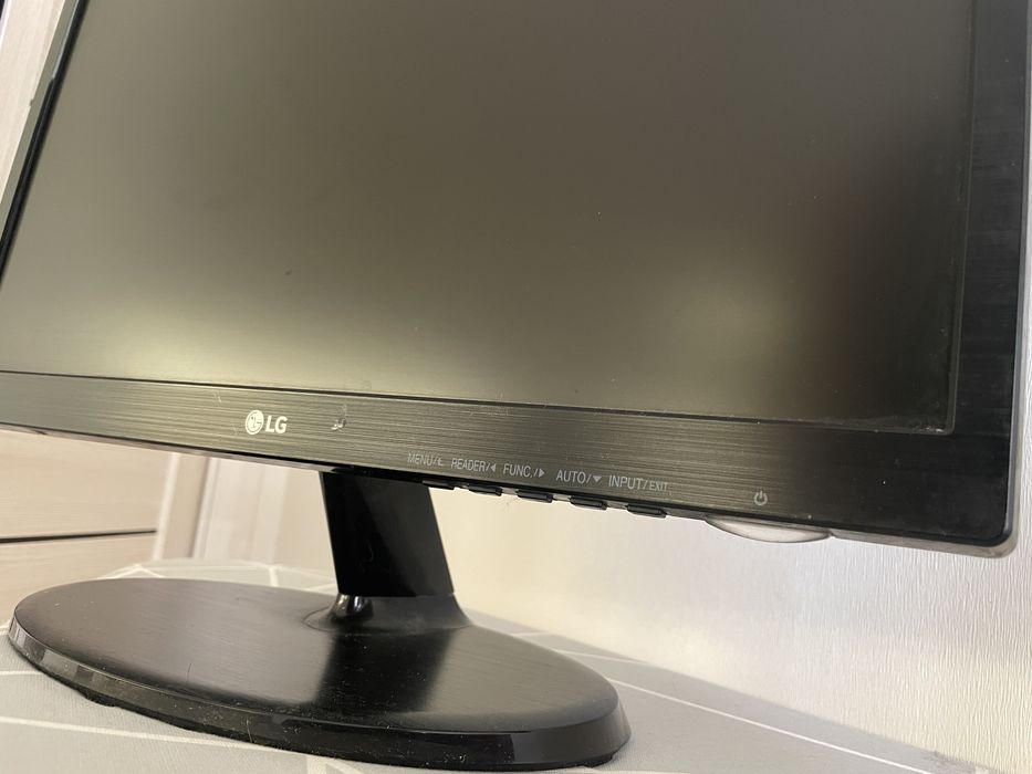 Монитор LG 19M38A-B.