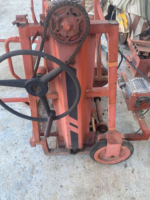 Masina de facut boltari