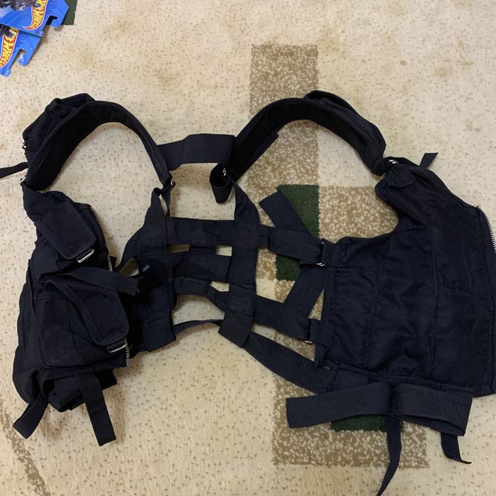 разгрузочных жилетка