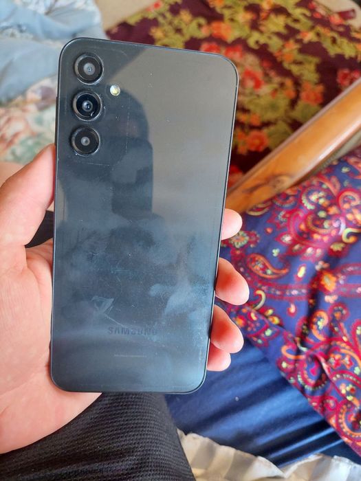 A24 sotiladi. Aybi yo‘q. Telga javob. 6 ga 128 GB xotira. Kor dok bor.