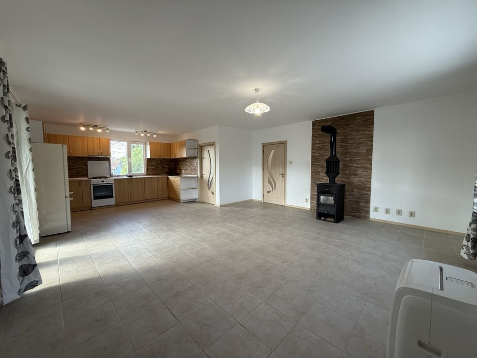 Дава се под наем Къща в с. Ново Ботево, Област Добрич - 111 кв.м за 550 € - Снимка #6